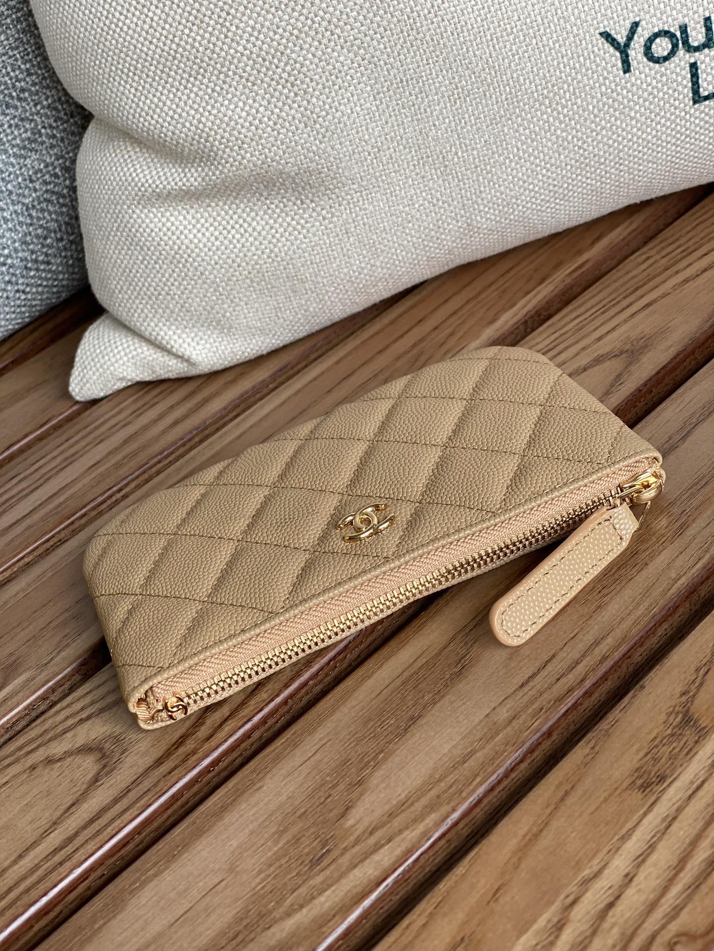 CCクラシック スモール 15 ジップポーチ（ダークベージュ グレインカーフスキン）