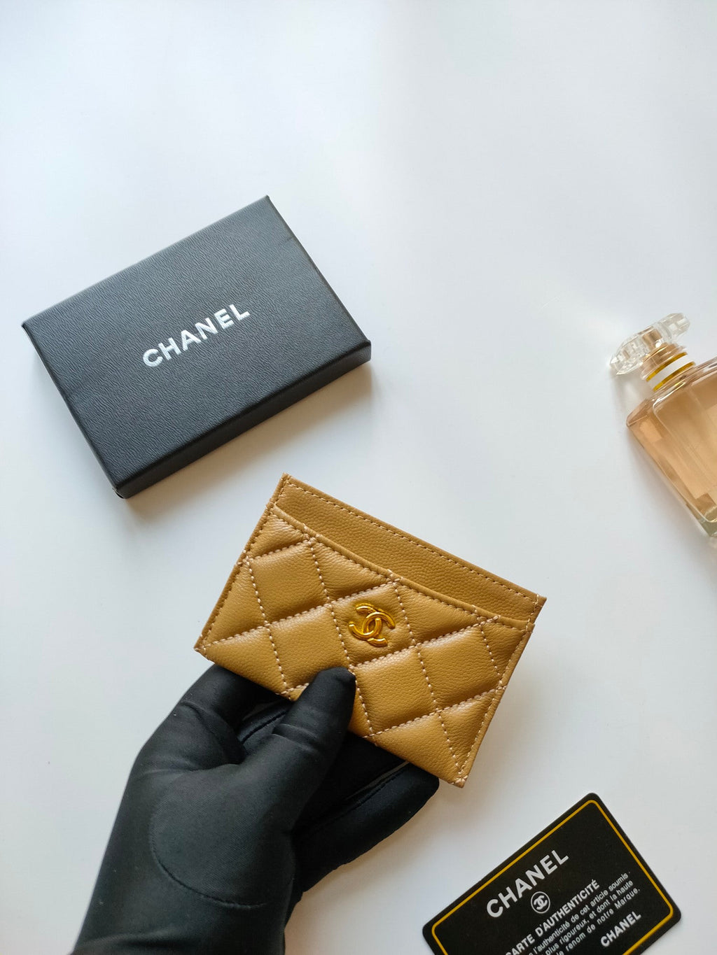 CCカードホルダー 11.2 アンバーグレインカーフスキン ゴールドアイコン