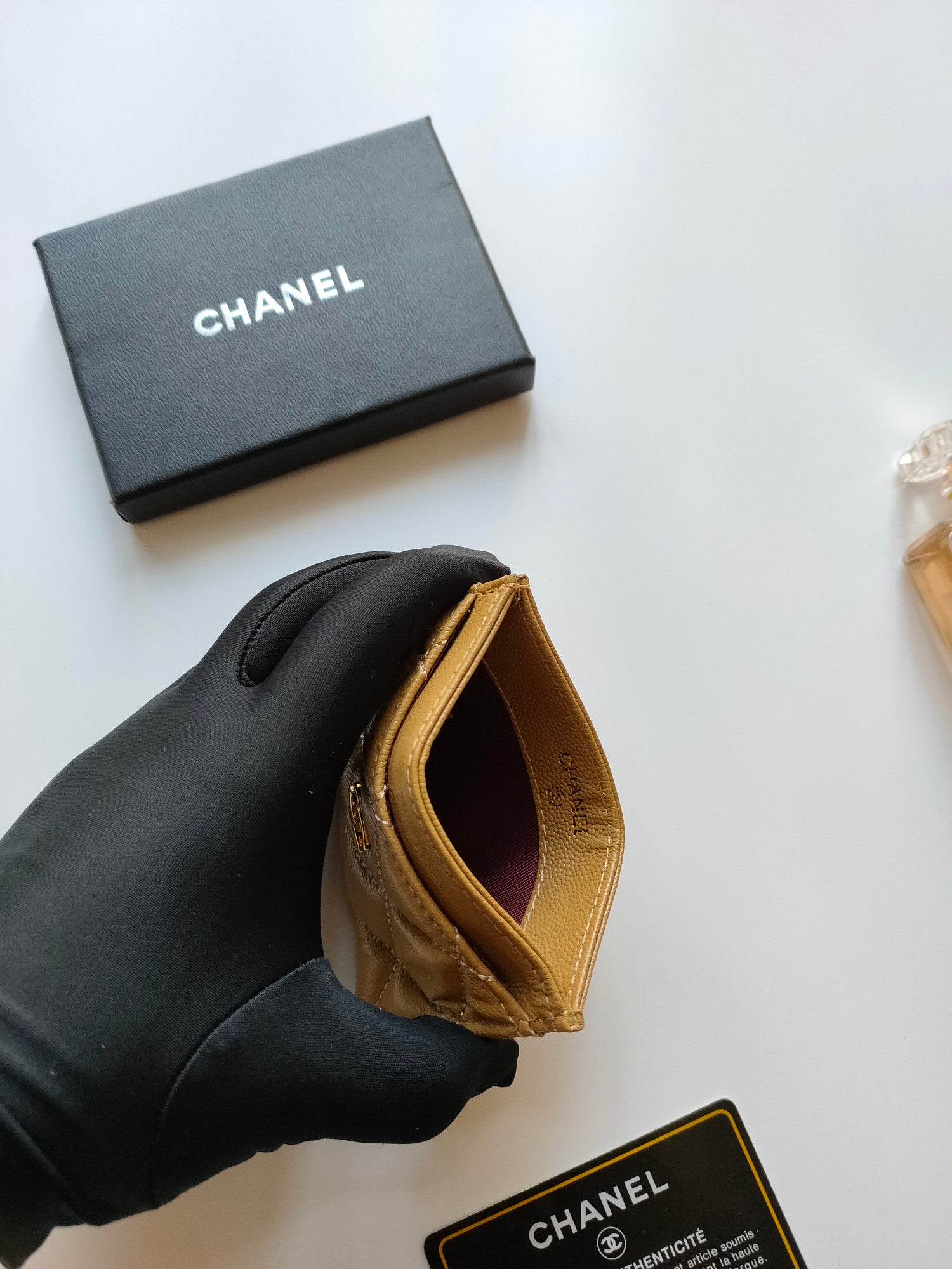 CCカードホルダー 11.2 アンバーグレインカーフスキン ゴールドアイコン