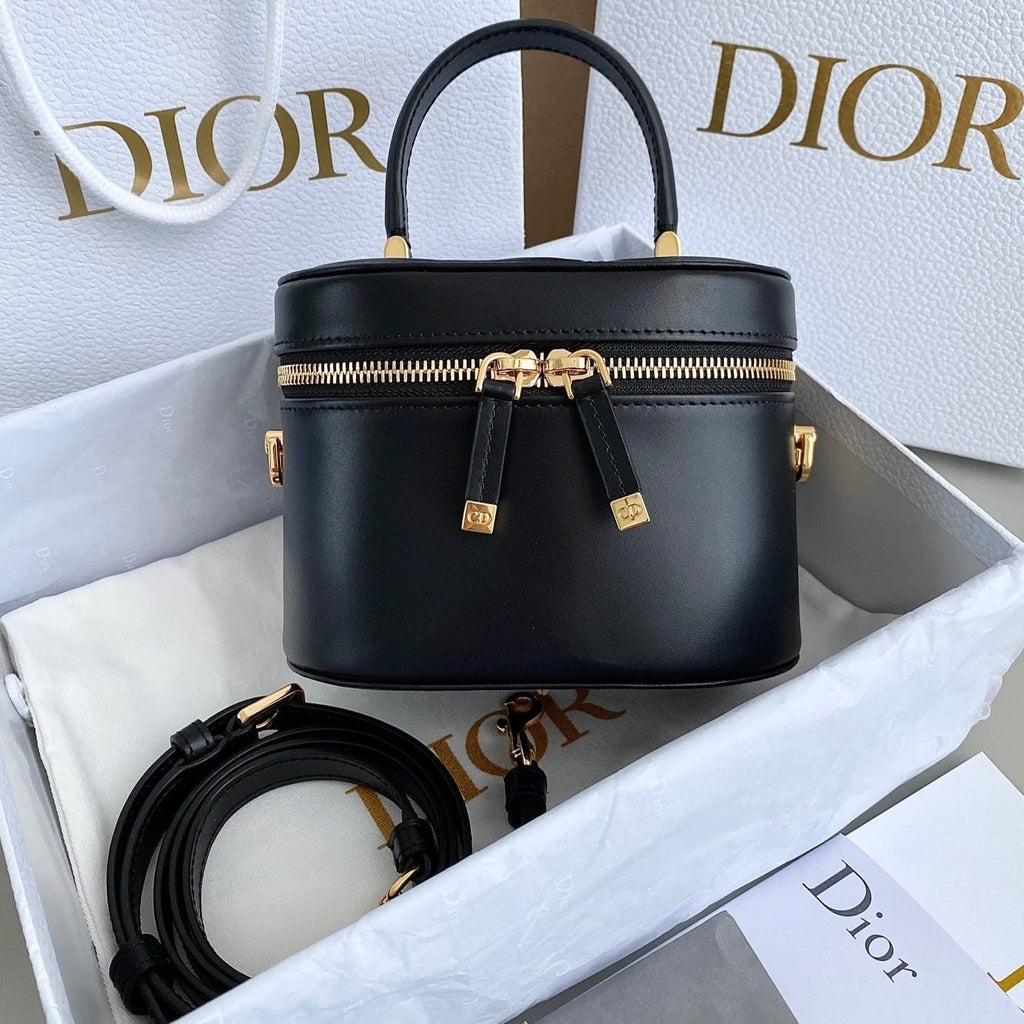 シグネチャー バニティ 16 ブラック ラムスキン