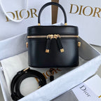 シグネチャー バニティ 16 ブラック ラムスキン