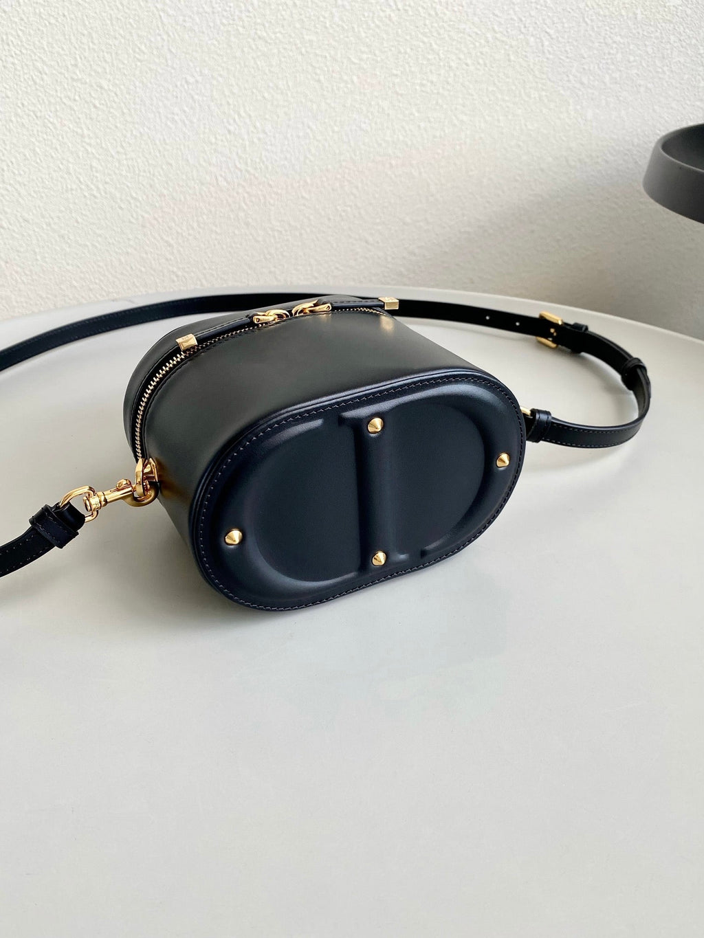 シグネチャー バニティ 16 ブラック ラムスキン