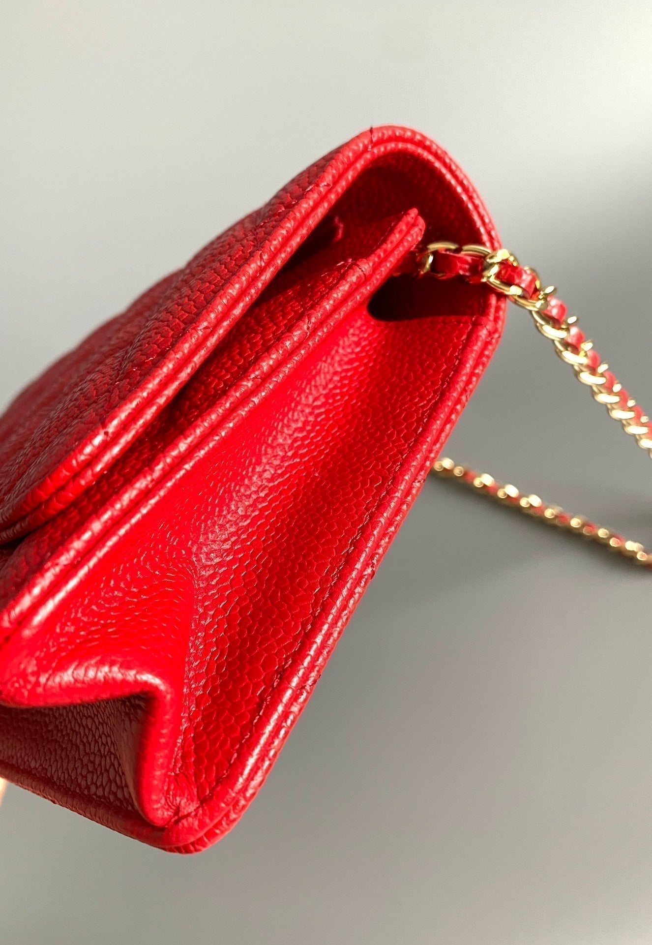 CC WOC 19 レッドキャビア ゴールドハードウェア