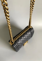 スモールボーイバッグ 20インチ ブラック ラムスキン ゴールド金具