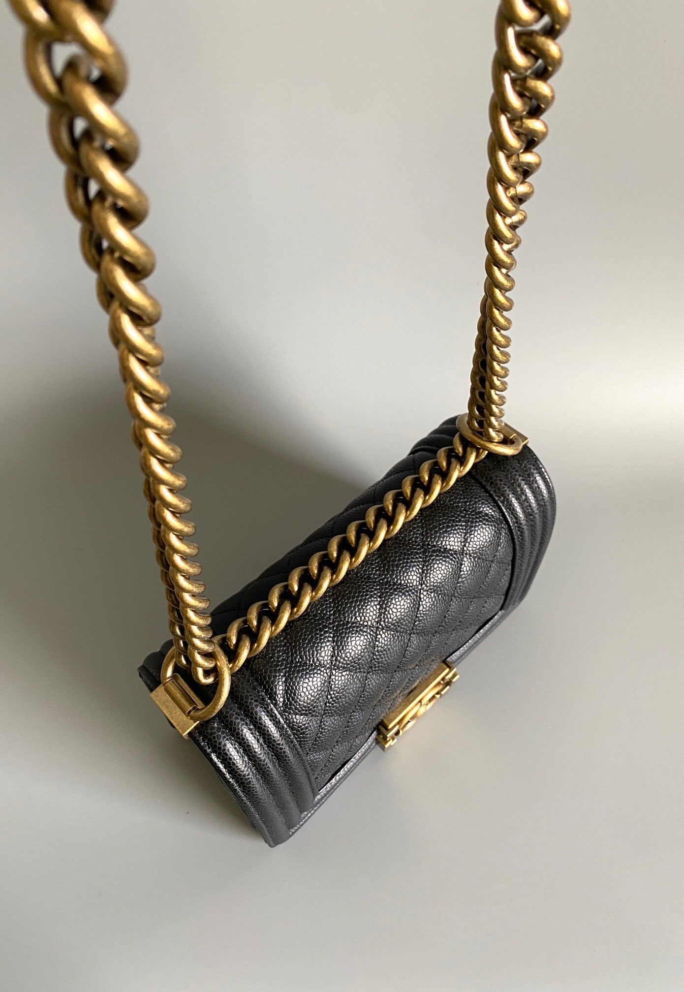 スモールボーイバッグ 20インチ ブラック ラムスキン ゴールド金具