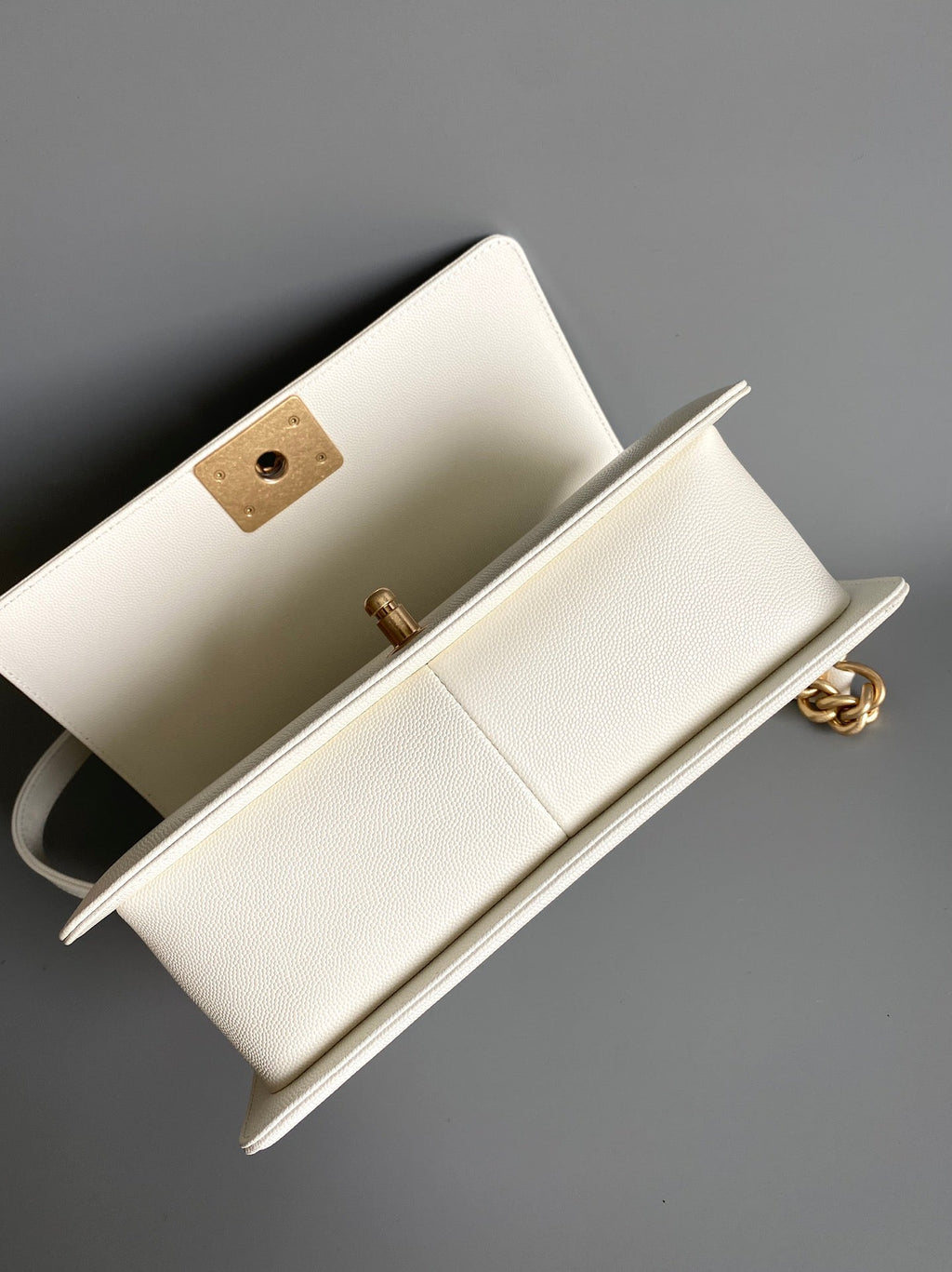 CC ミディアム 25 ボーイバッグ（ホワイトラムスキン、ゴールド金具）