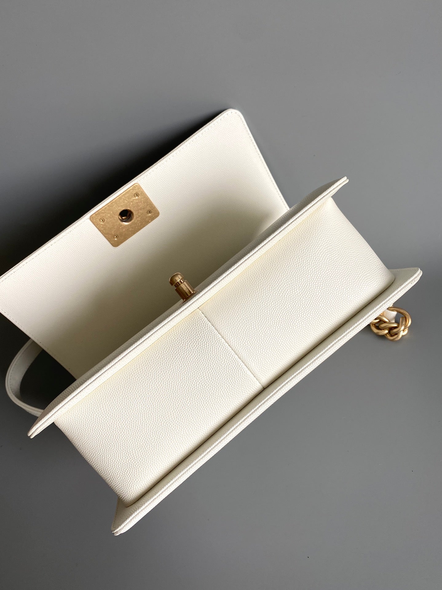 CC ミディアム 25 ボーイバッグ（ホワイトラムスキン、ゴールド金具）