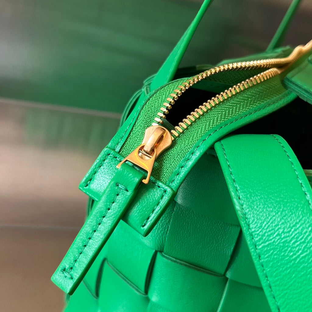 ミディアム 28 カセット ライトグリーン ラムスキン