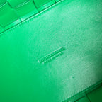 ミディアム 28 カセット ライトグリーン ラムスキン