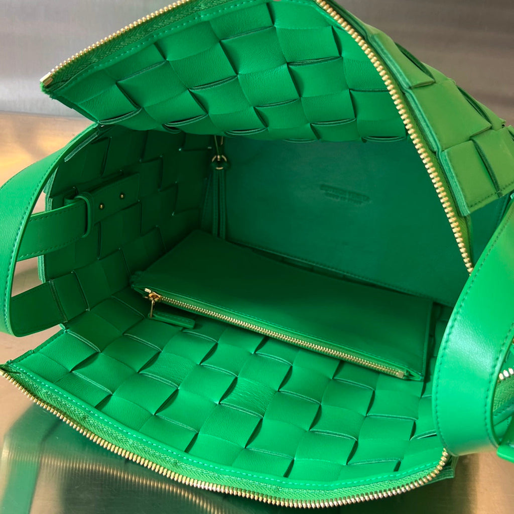 ミディアム 28 カセット ライトグリーン ラムスキン