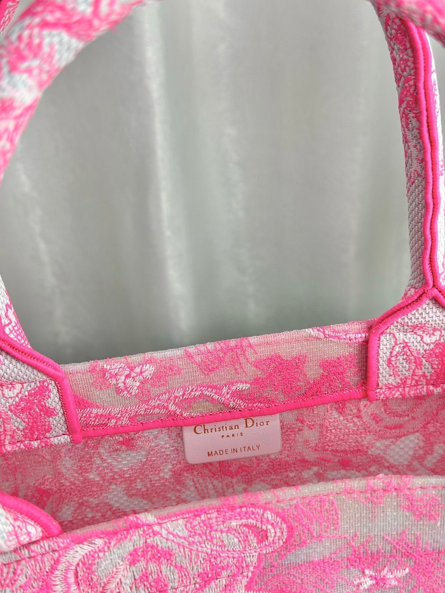 MEDIUM BOOK TOTE 37 CANDY PINK MACROCANNAGE EMBROIDERY
