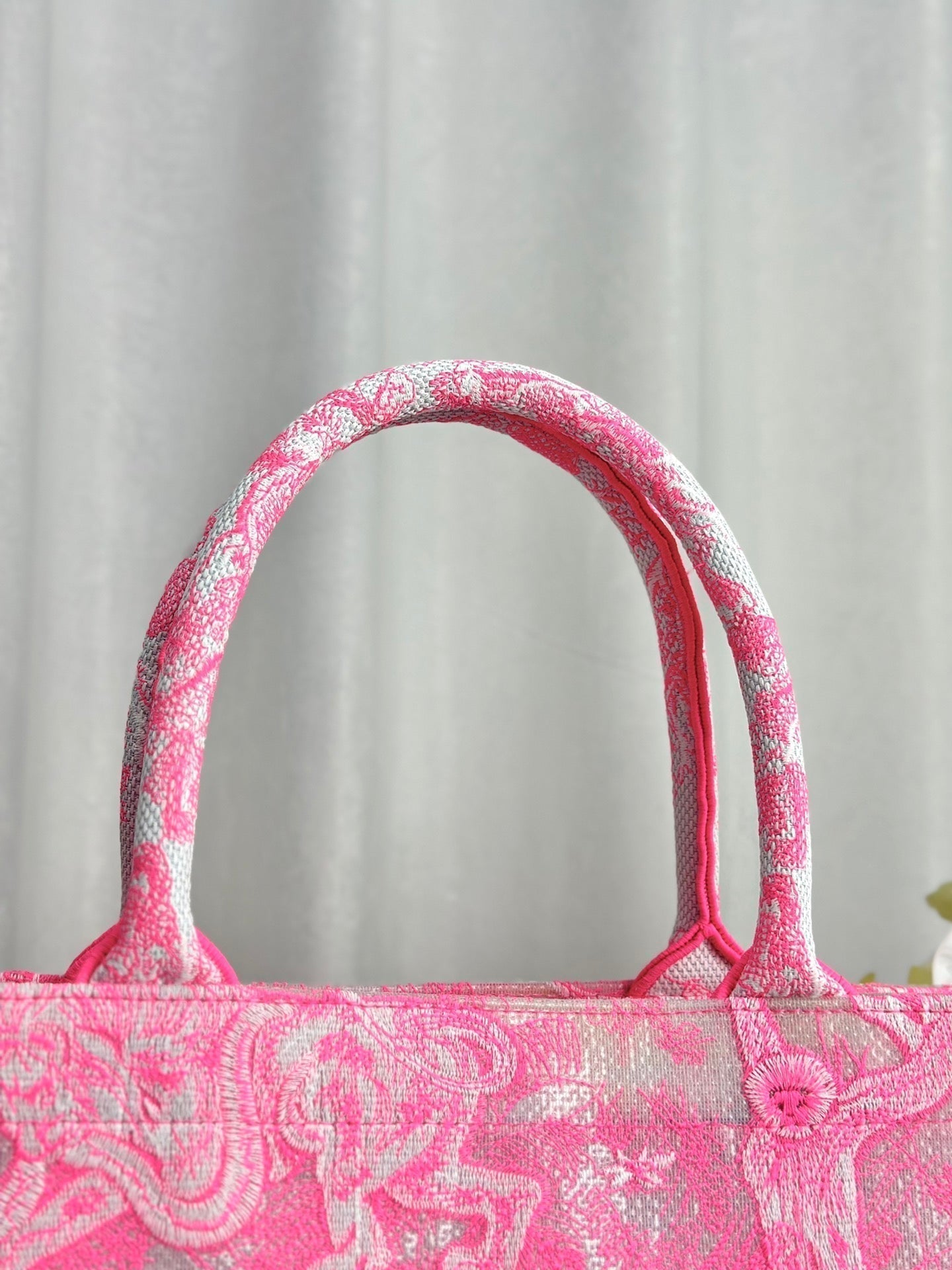 MEDIUM BOOK TOTE 37 CANDY PINK MACROCANNAGE EMBROIDERY