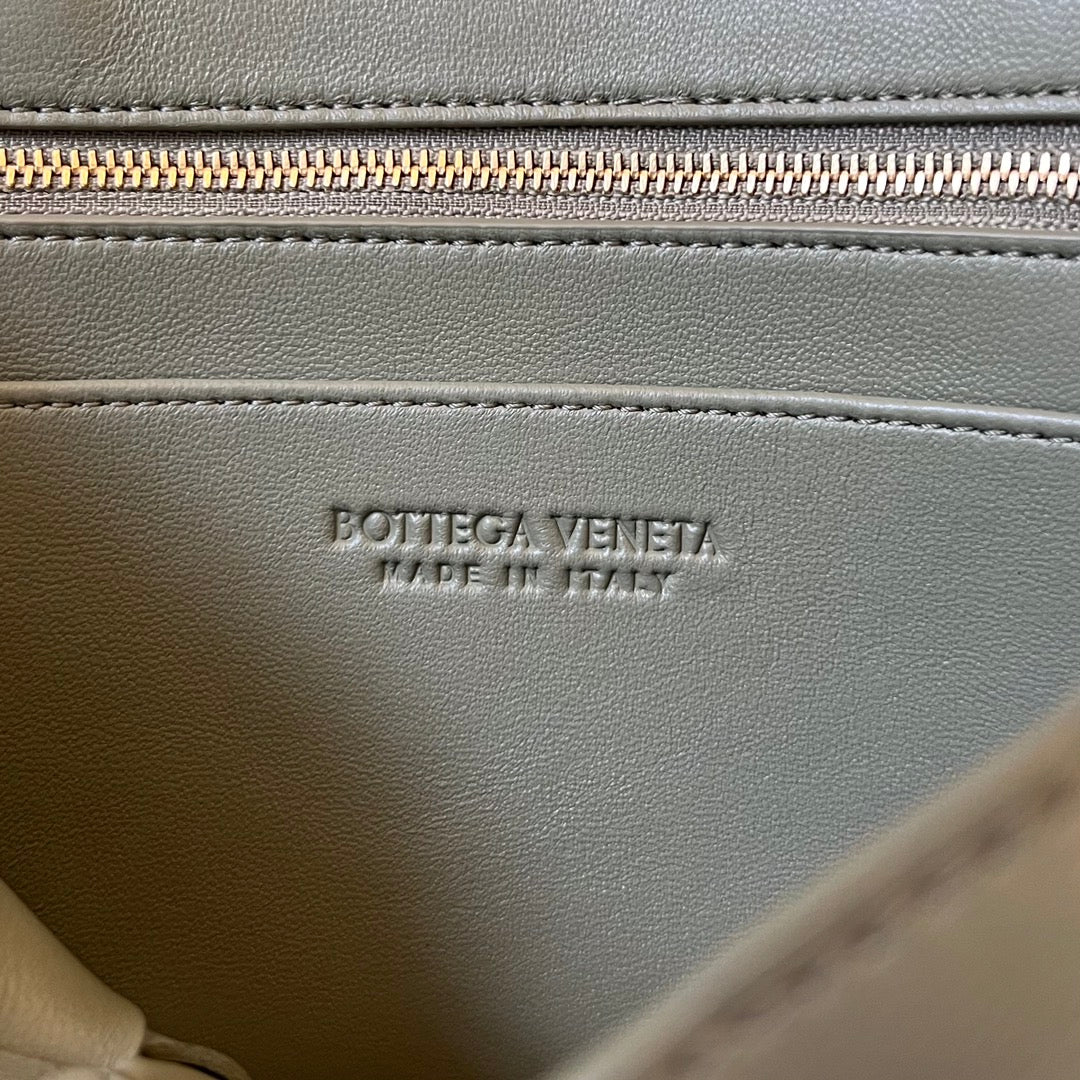 SMALL ANDIAMO 29 エクリュベージュラムスキン