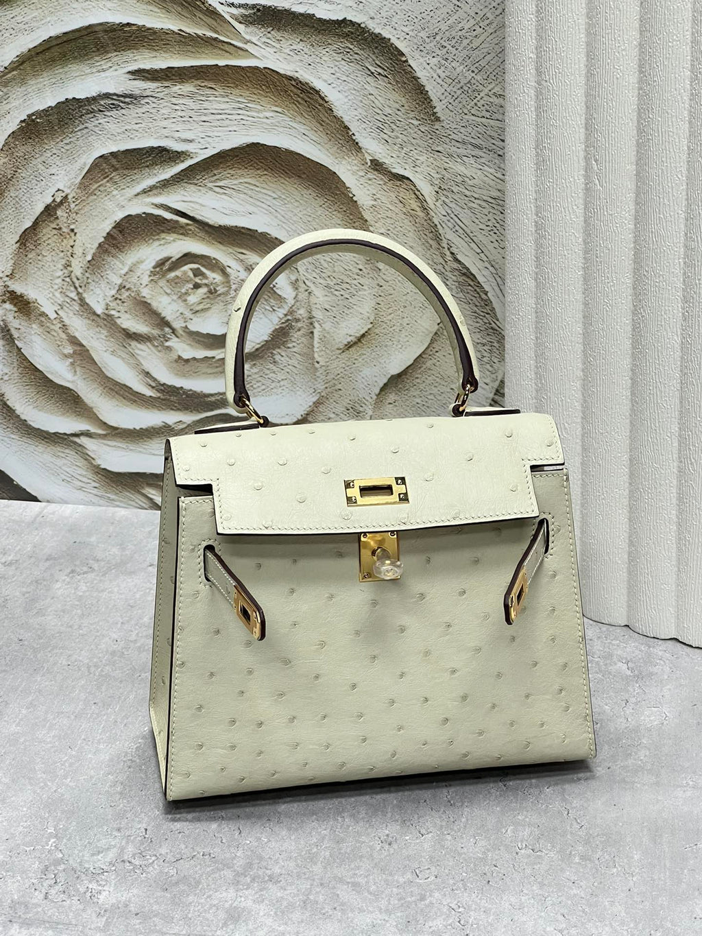 KELLY BAG 20 IN WHITE CREAM OSTRICH LEATHER WITH GOLD HARDWARE (MADE-TO-ODER)