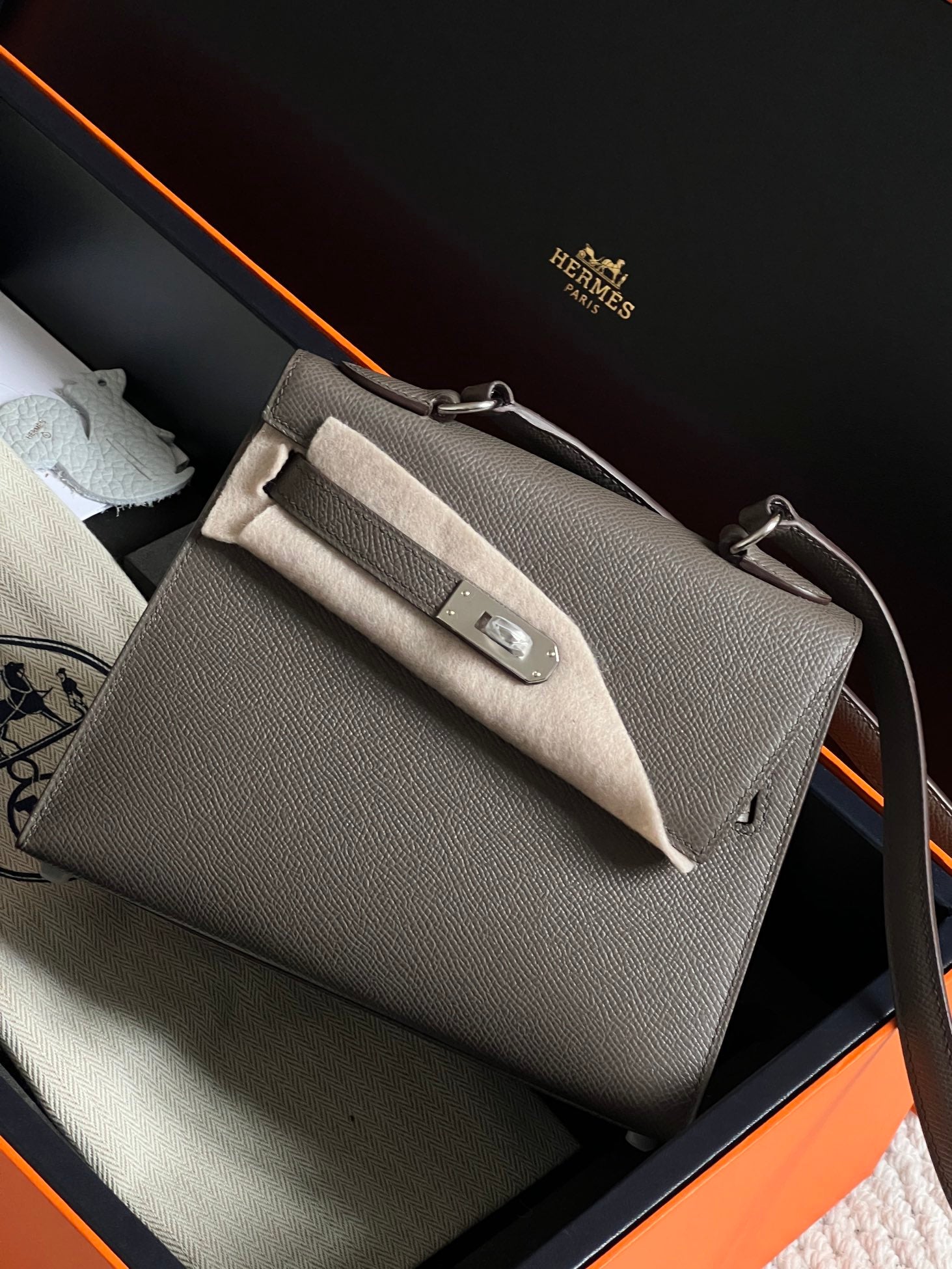 ケリー・デソルドレ 20 ウェンジブラウンエプソムレザー、シルバー金具