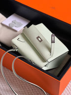 ケリー・デソルドレ 20 ホワイトエプソムレザー、シルバー金具