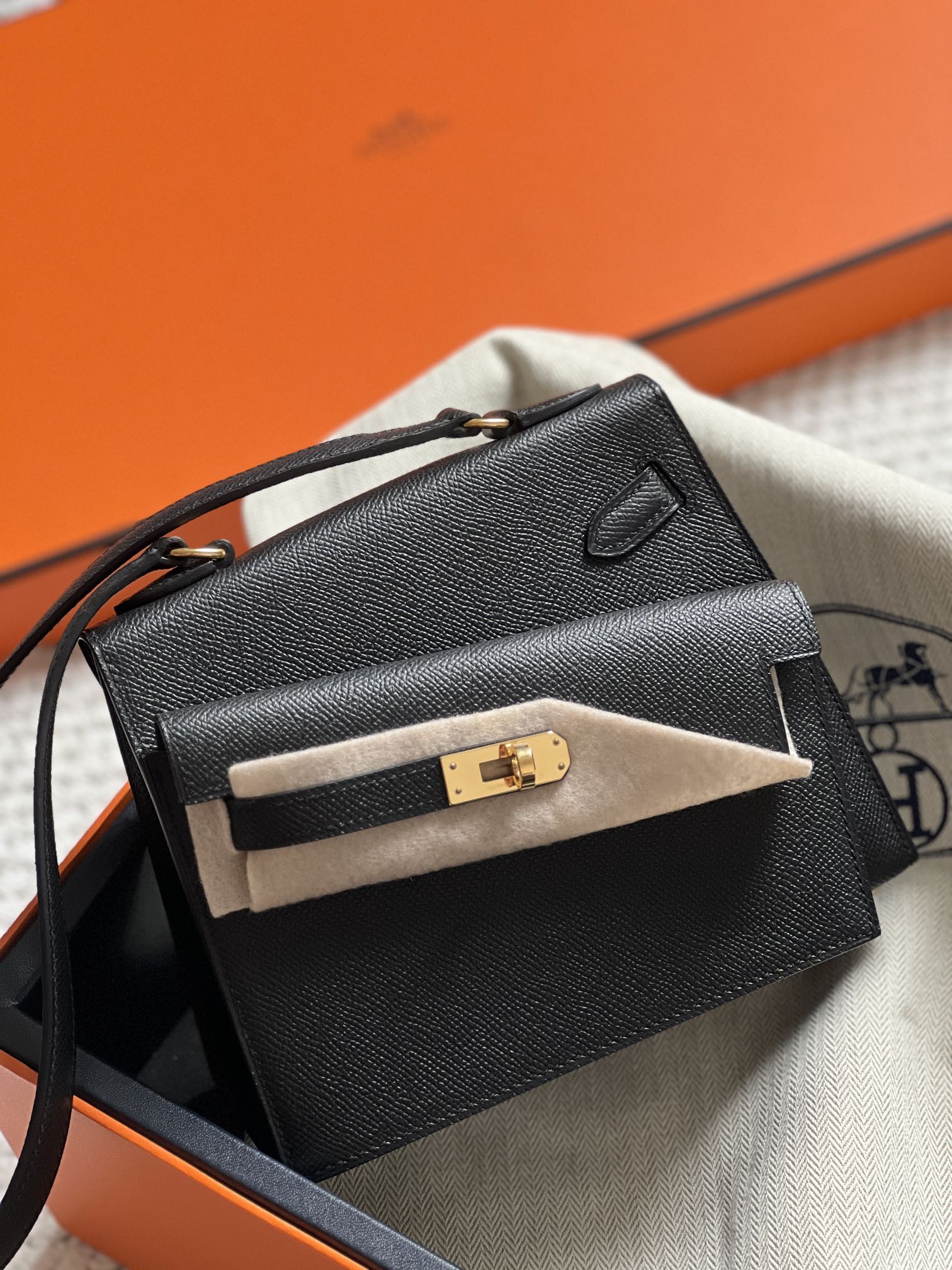 ケリー・デソルドレ 20 ブラックエプソムレザー、ゴールド金具