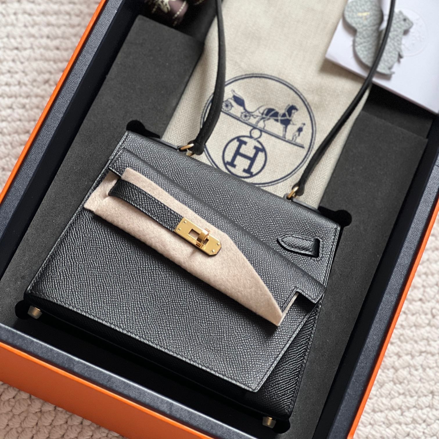 ケリー・デソルドレ 20 ブラックエプソムレザー、ゴールド金具