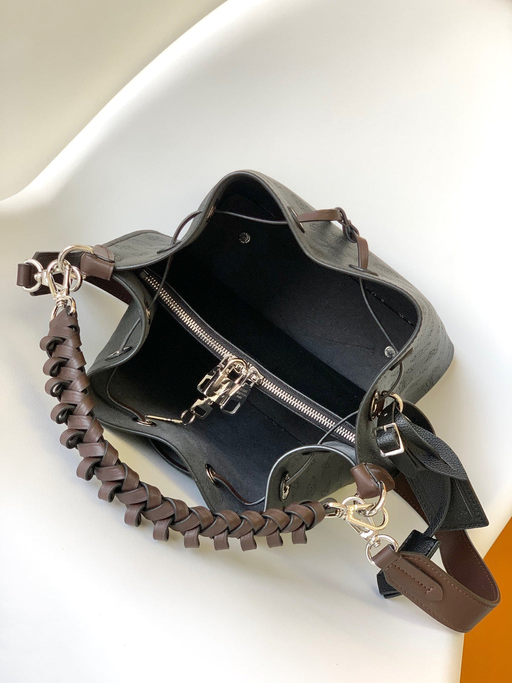 ムリア 25 ブラック マヒナ レザー