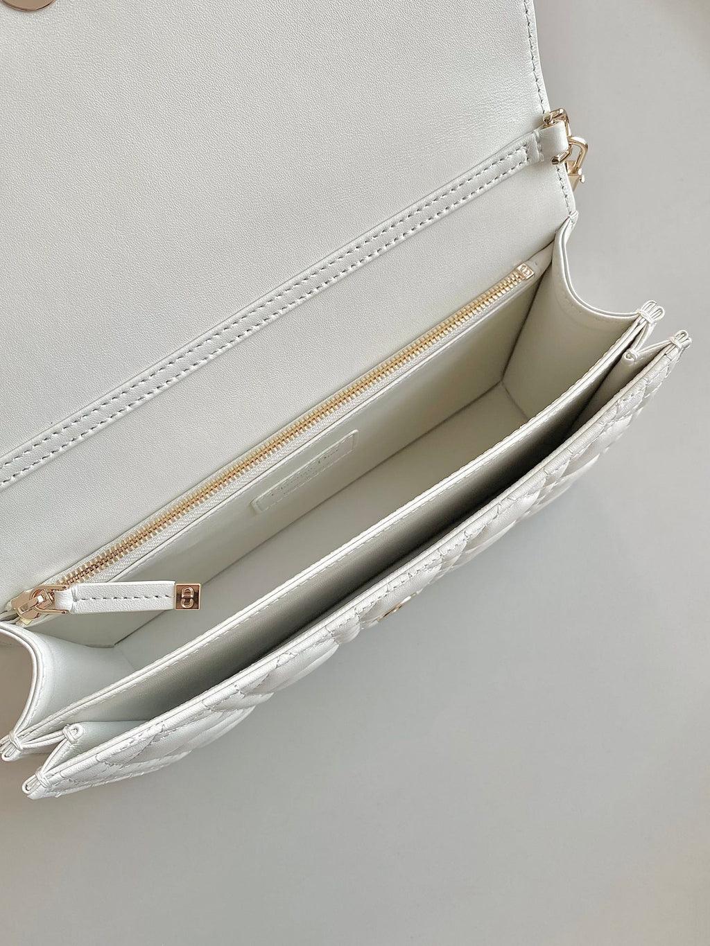 ミス レディ 24 ラージバッグ（ホワイトラムスキン）