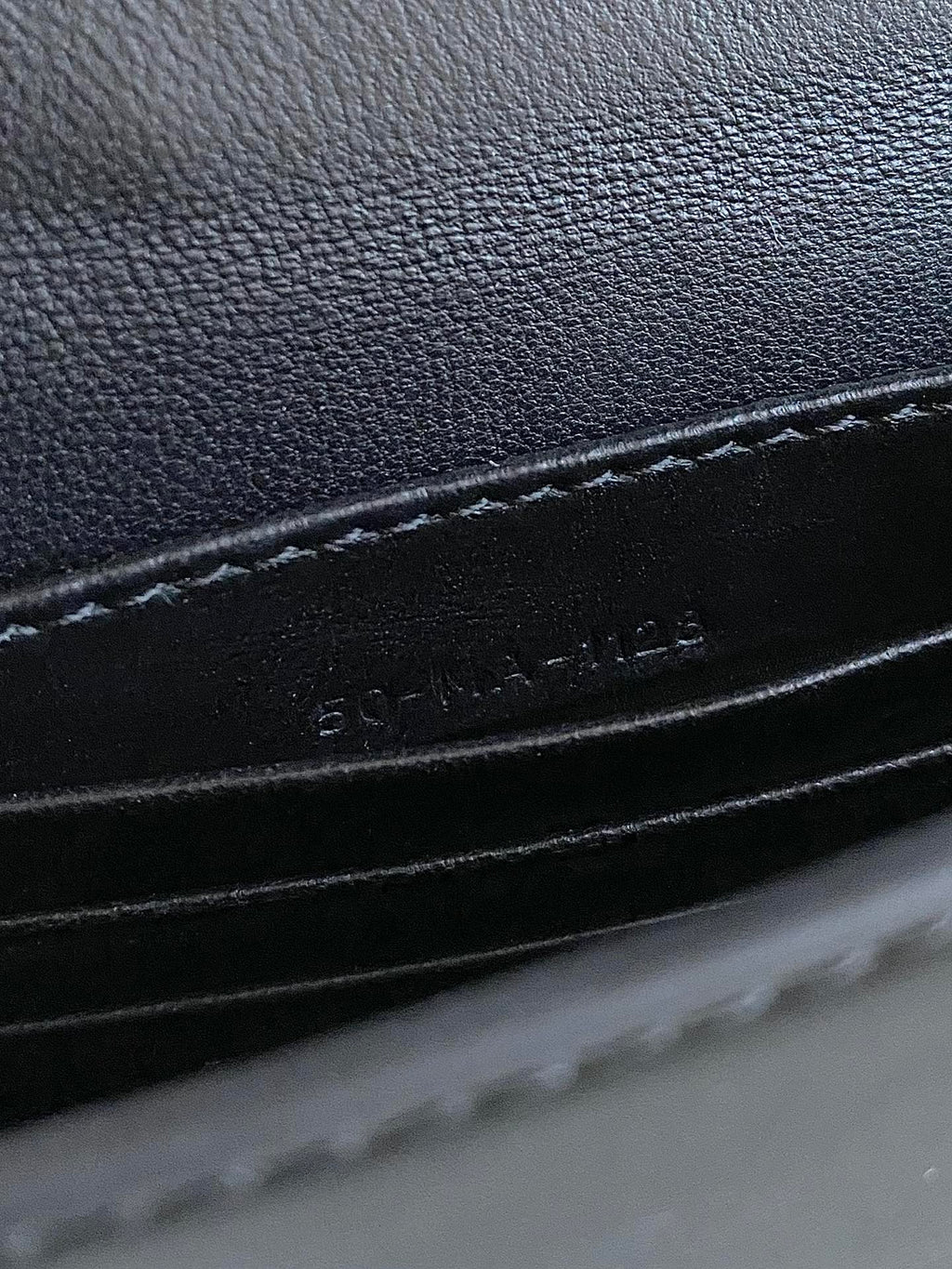 シグネチャー チェーンバッグ 21 ブラックカーフスキン