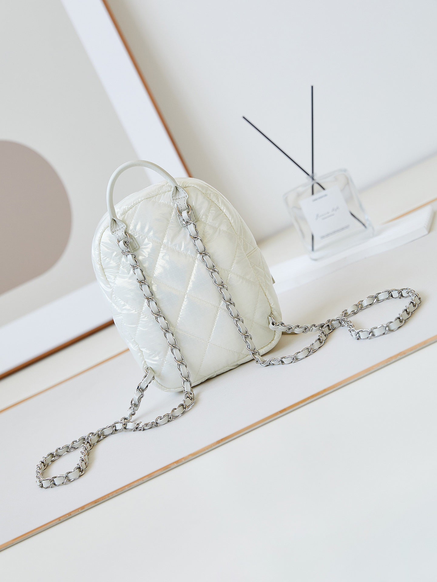 バックパック 22インチ ホワイトファブリック シルバーハードウェア