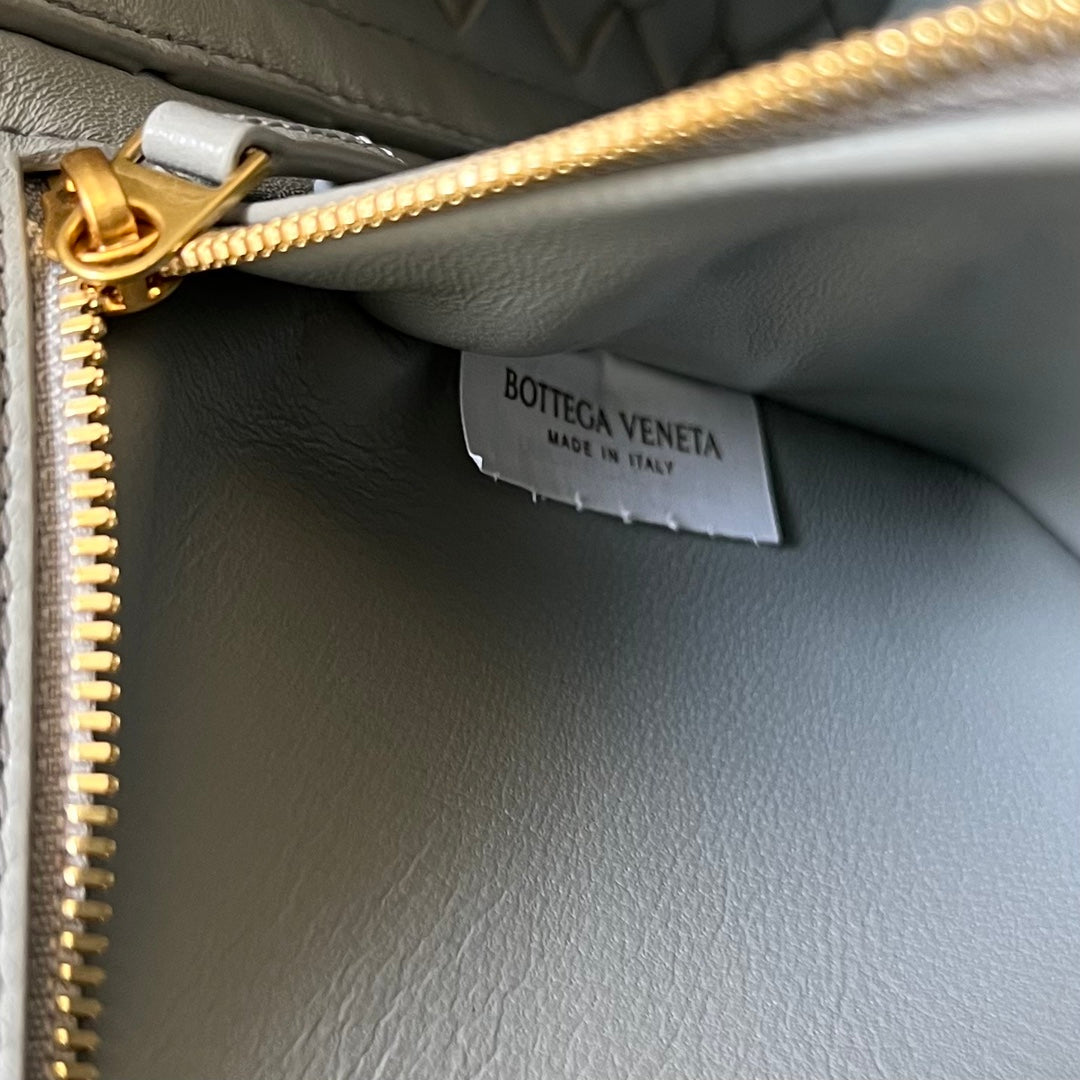 スモール アンディアモ 29 グレー ラムスキン