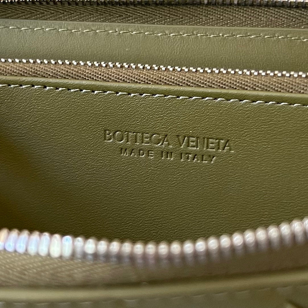 INTRECCIATO 19 WALLET IN OLIVE GREEN CALFSKIN