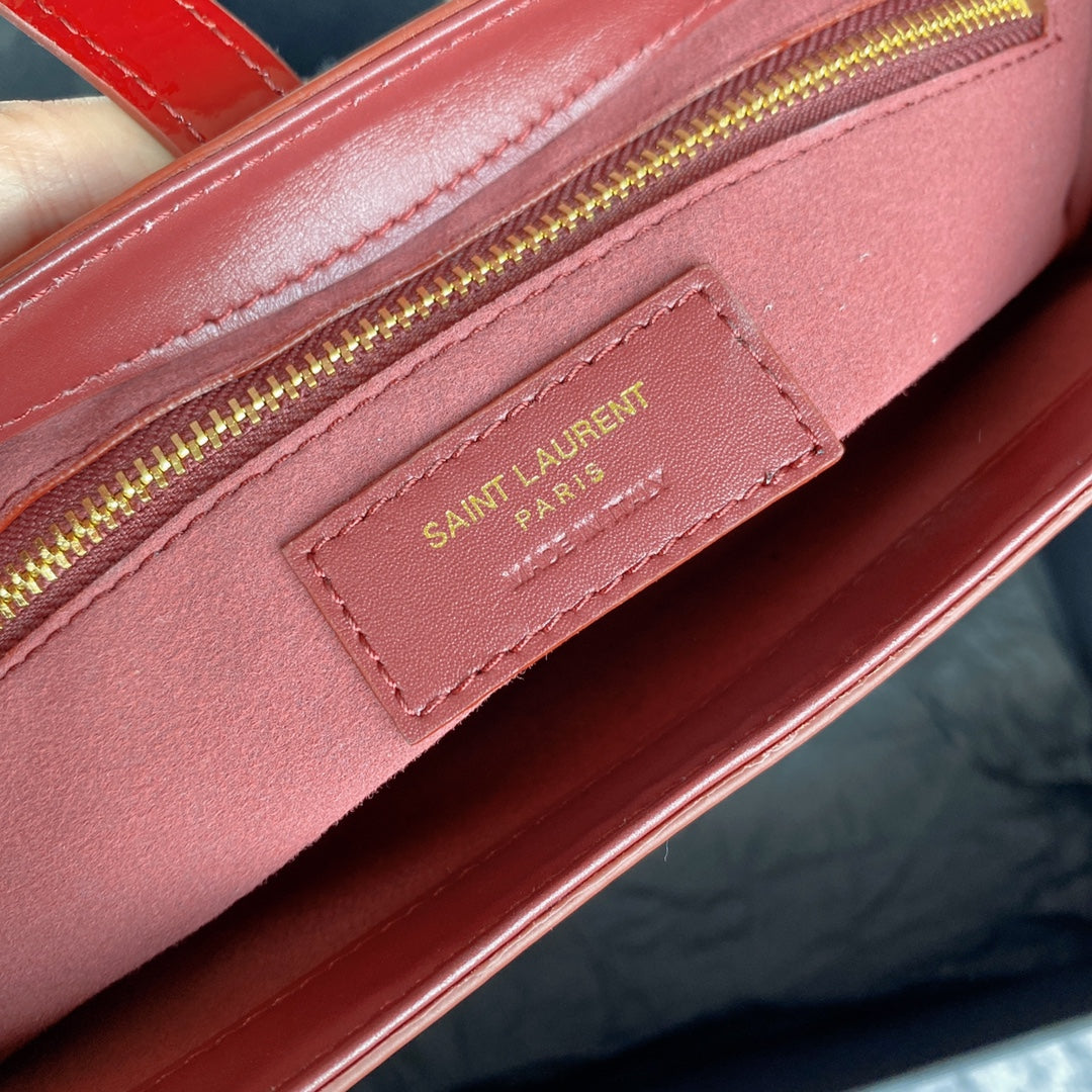 LE 5 À 7 バッグ 24インチ レッド グロッシーカーフスキン ゴールドハードウェア