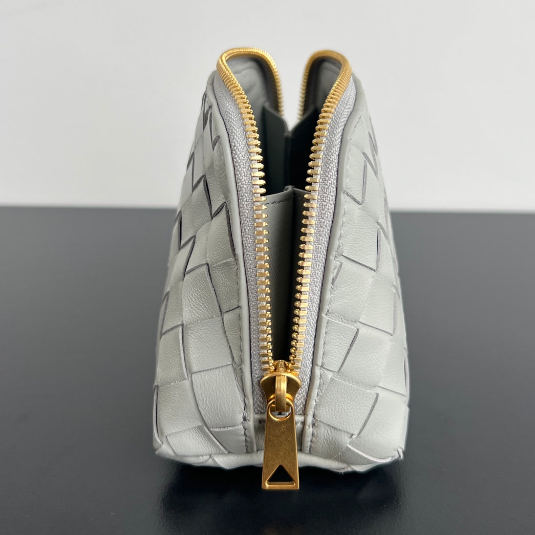 イントレチャート 16 バッグ ホワイト ラムスキン