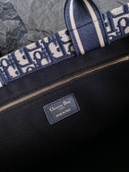 MEDIUM BOOK TOTE 36 BLUE OBLIQUE EMBROIDERY