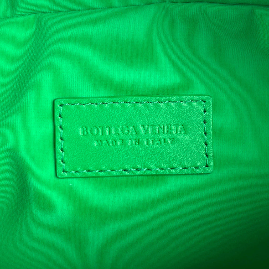 INTRECCIATO CLUTCH 26 IN MALACHITE GREEN CALFSKIN