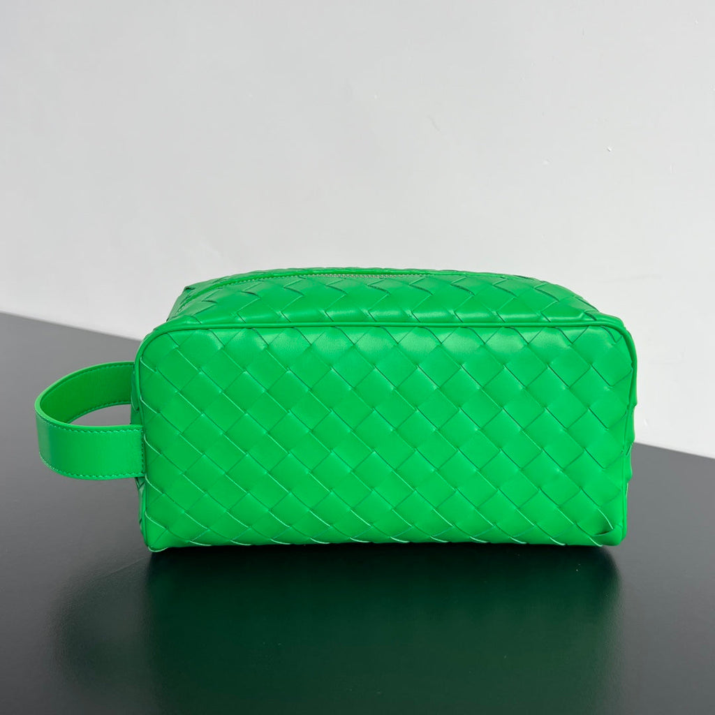 INTRECCIATO CLUTCH 26 IN MALACHITE GREEN CALFSKIN