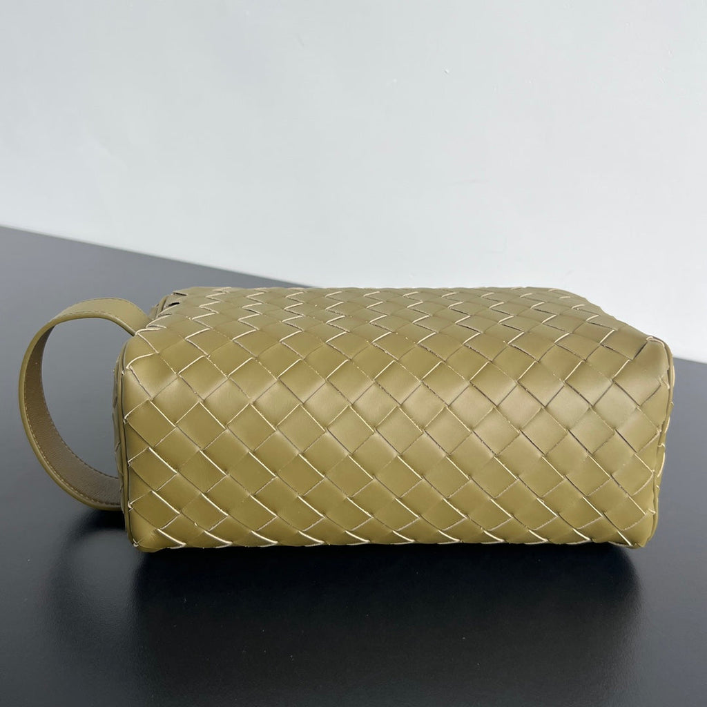 INTRECCIATO CLUTCH 26 IN BARLEY CORN CALFSKIN
