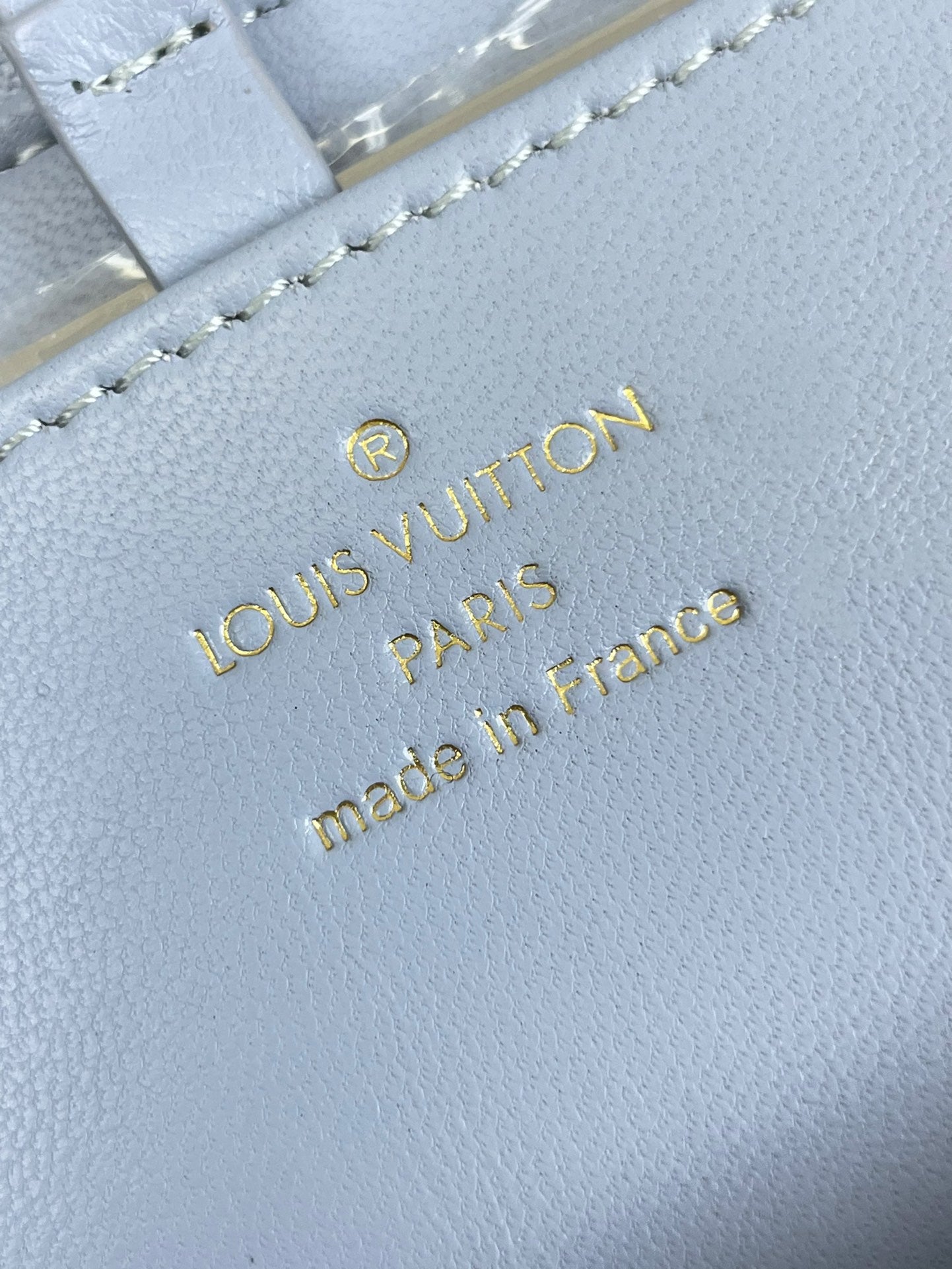 GO-14 MM 23インチ ライトブルーグレー キルティングラムスキン ゴールドハードウェア