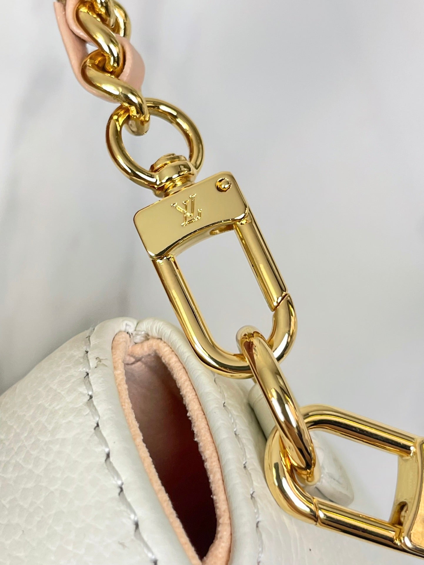 チェーンウォレット IVY 23 ホワイトピンクモノグラムアンプラントレザー