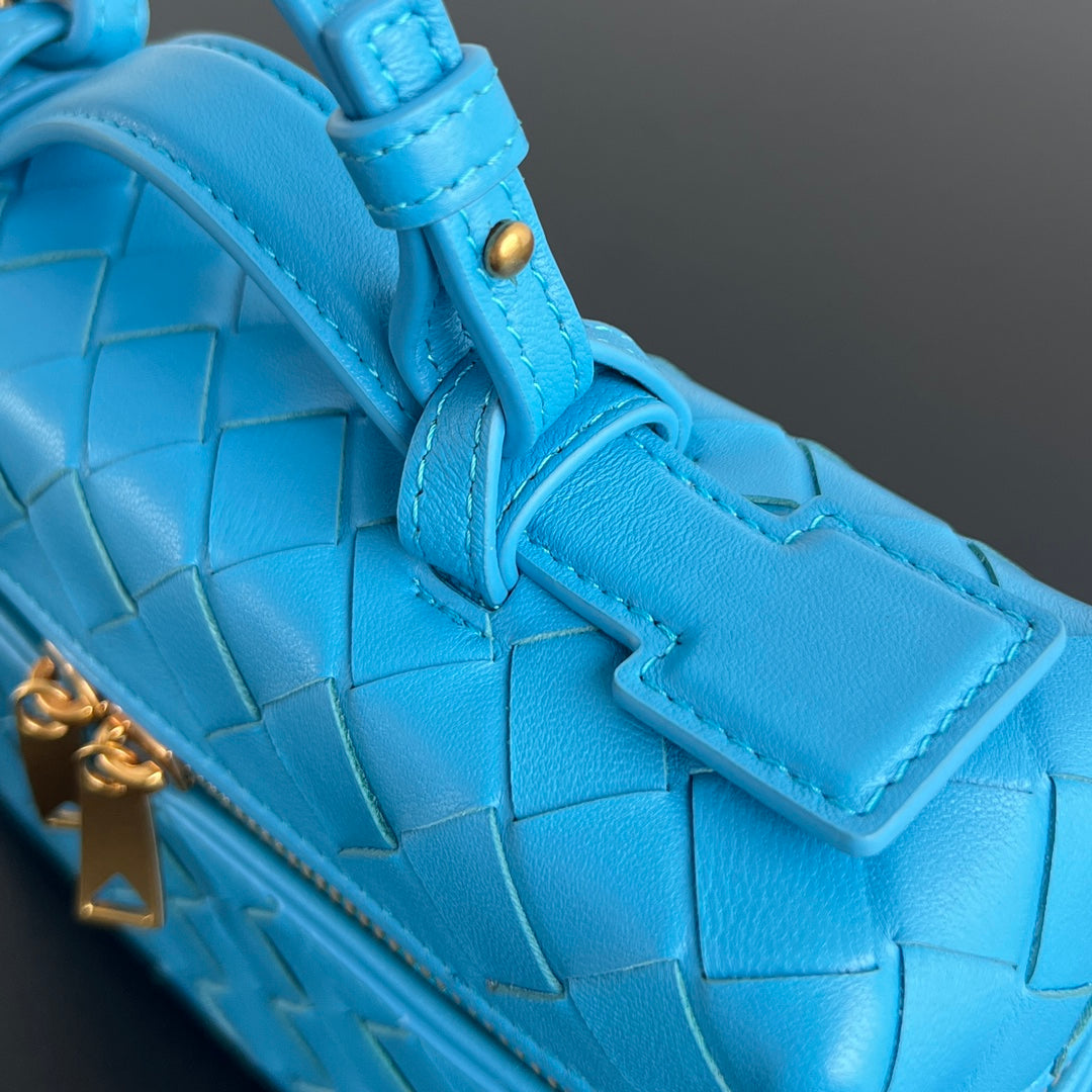 BANG BANG 22 セルリアンブルーカーフスキン製バニティケース