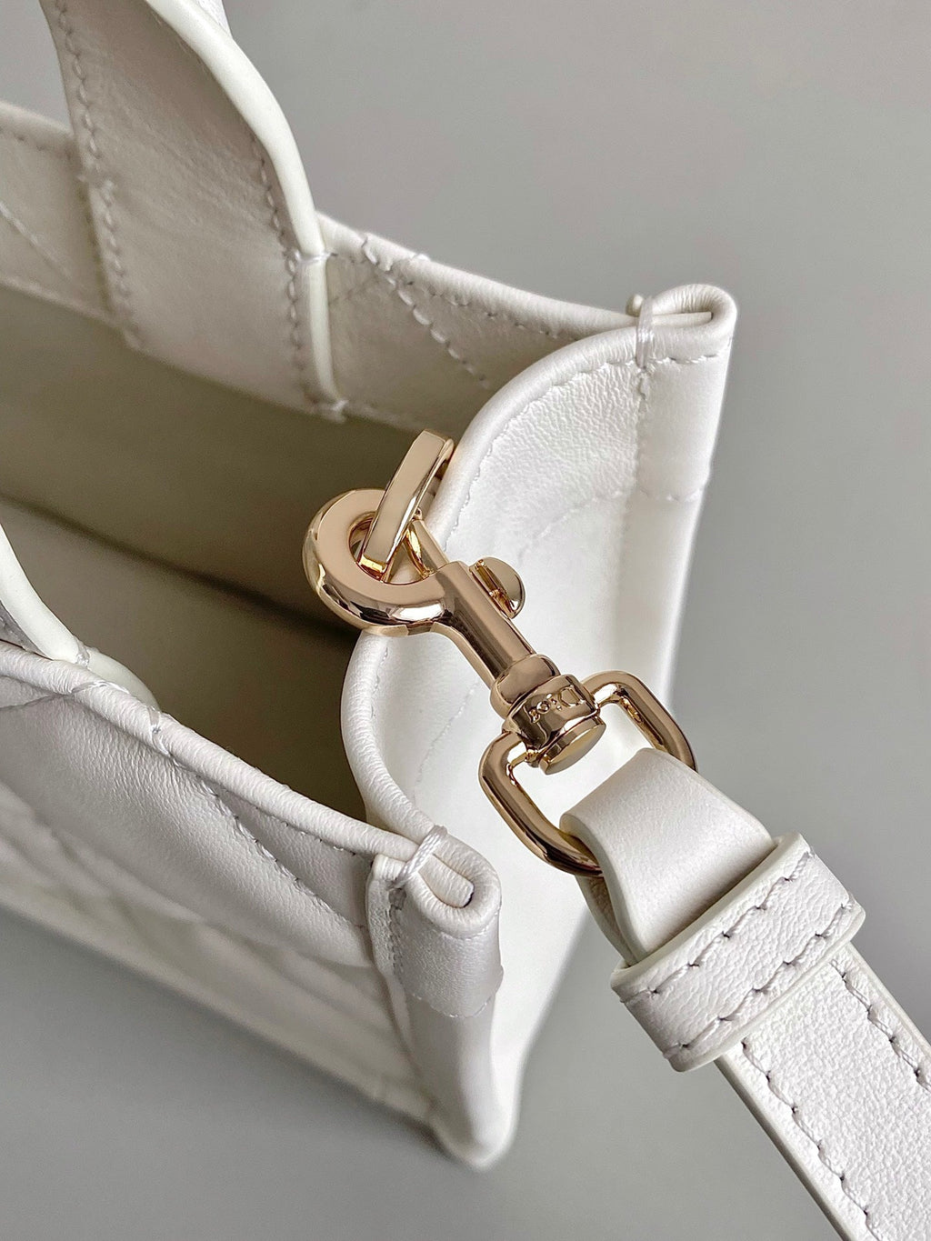 ミニブックトート 21 ホワイト マクロカナージュ カーフスキン