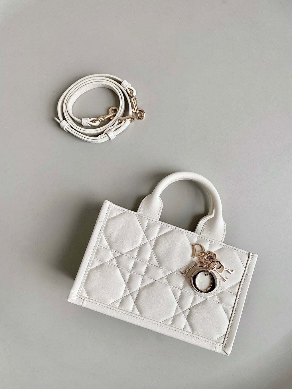 ミニブックトート 21 ホワイト マクロカナージュ カーフスキン