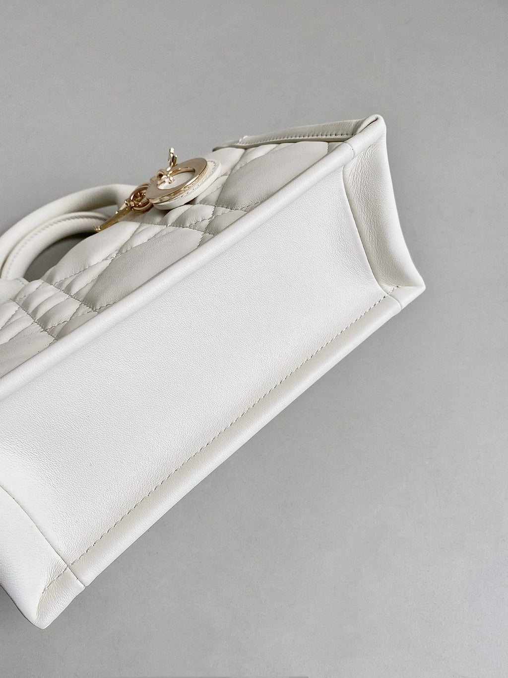 ミニブックトート 21 ホワイト マクロカナージュ カーフスキン