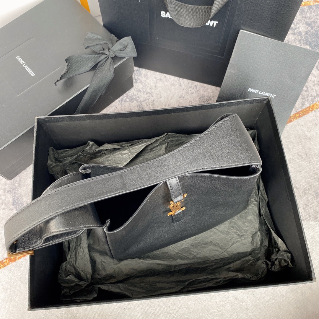 LE 5 À 7 スモール サプライ 23インチ グレー ラムスキン ゴールドバックル