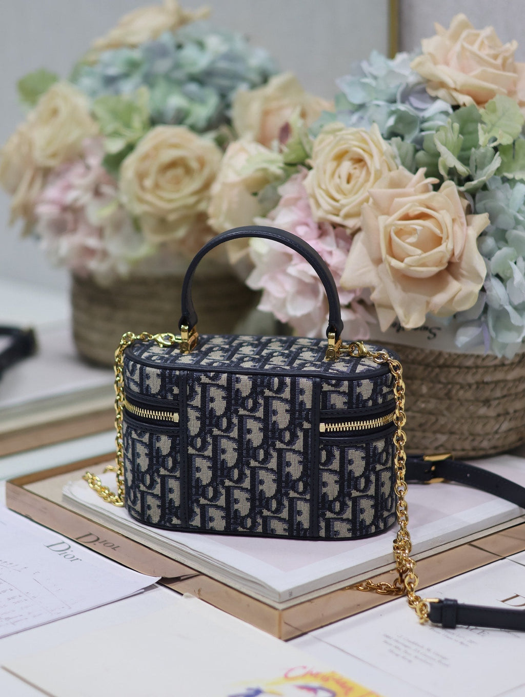 CARO 16 ミニ バニティケース（ブルーモノグラム オブリーク ジャカード生地）