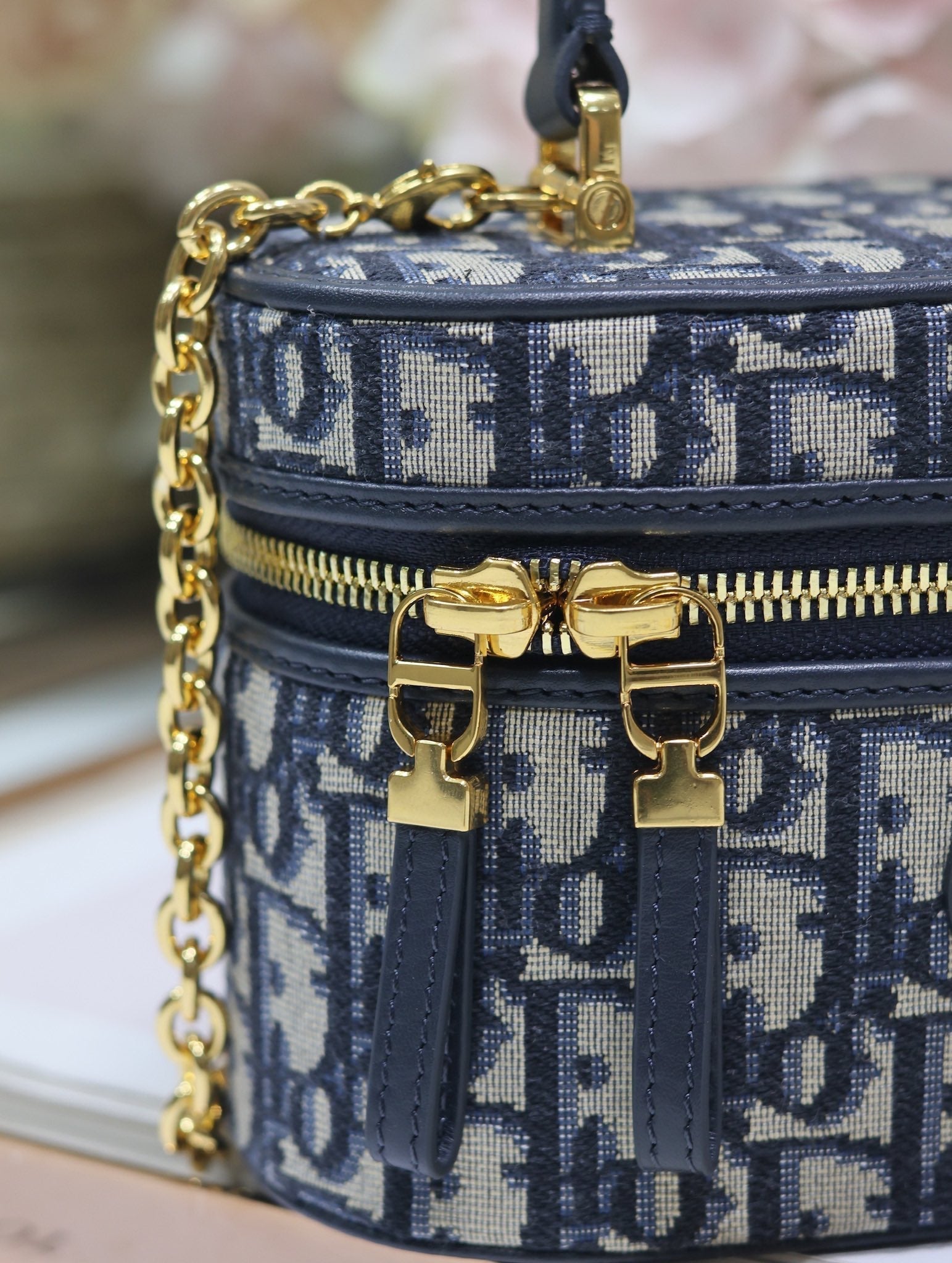 CARO 16 ミニ バニティケース（ブルーモノグラム オブリーク ジャカード生地）