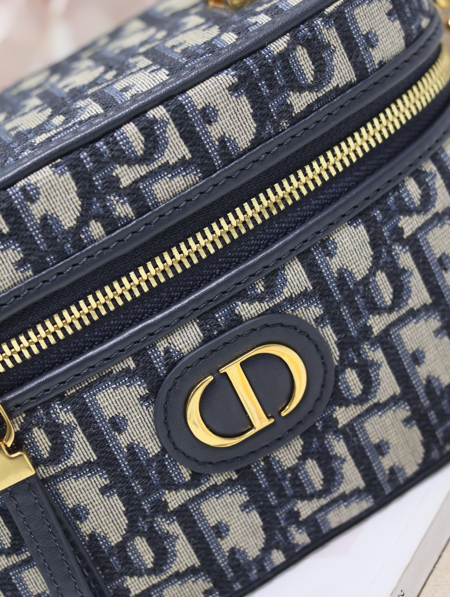 CARO 16 ミニ バニティケース（ブルーモノグラム オブリーク ジャカード生地）