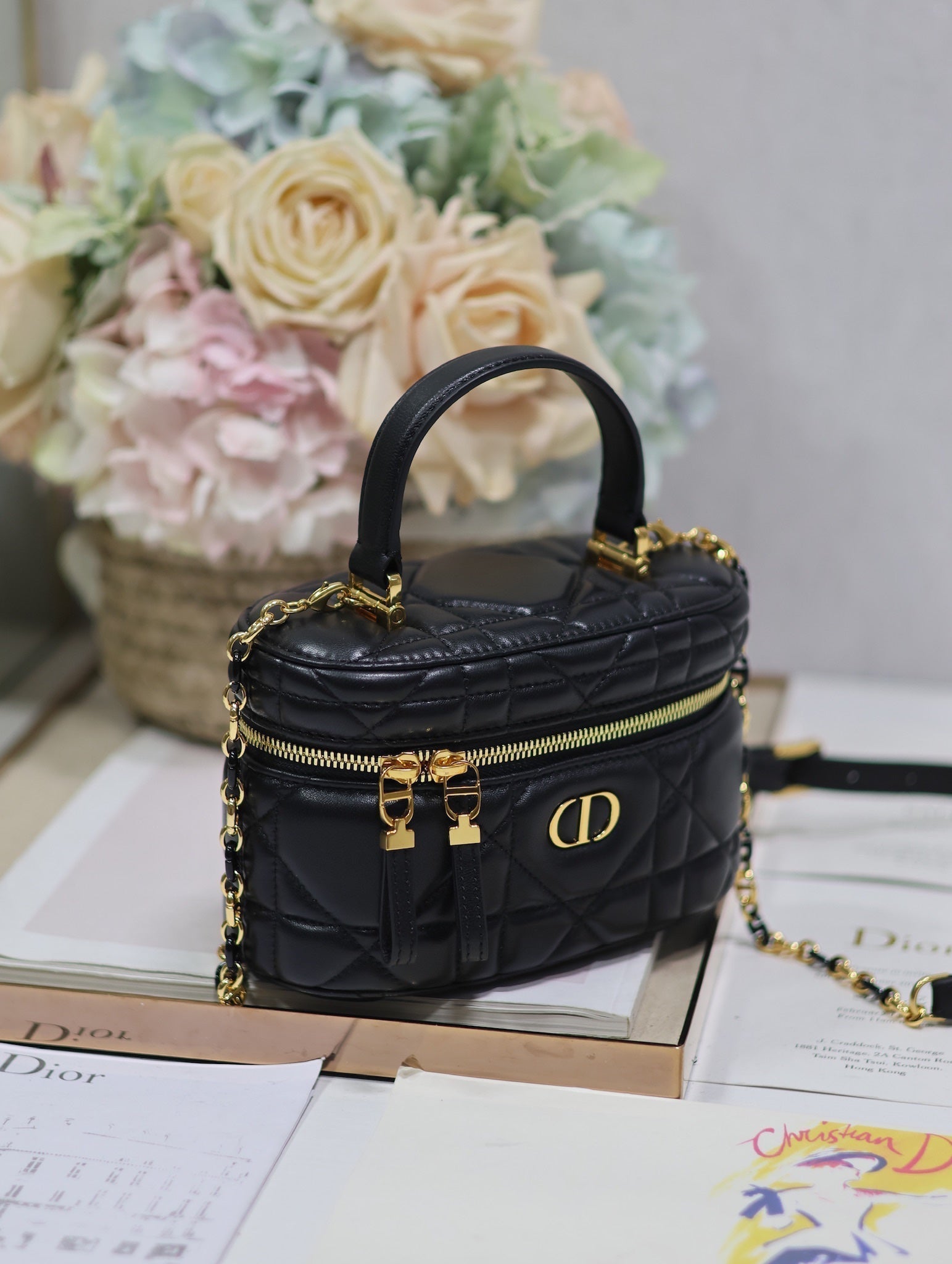 CARO 16 ミニ バニティケース（ブラック マクロカナージュ ラムスキン）