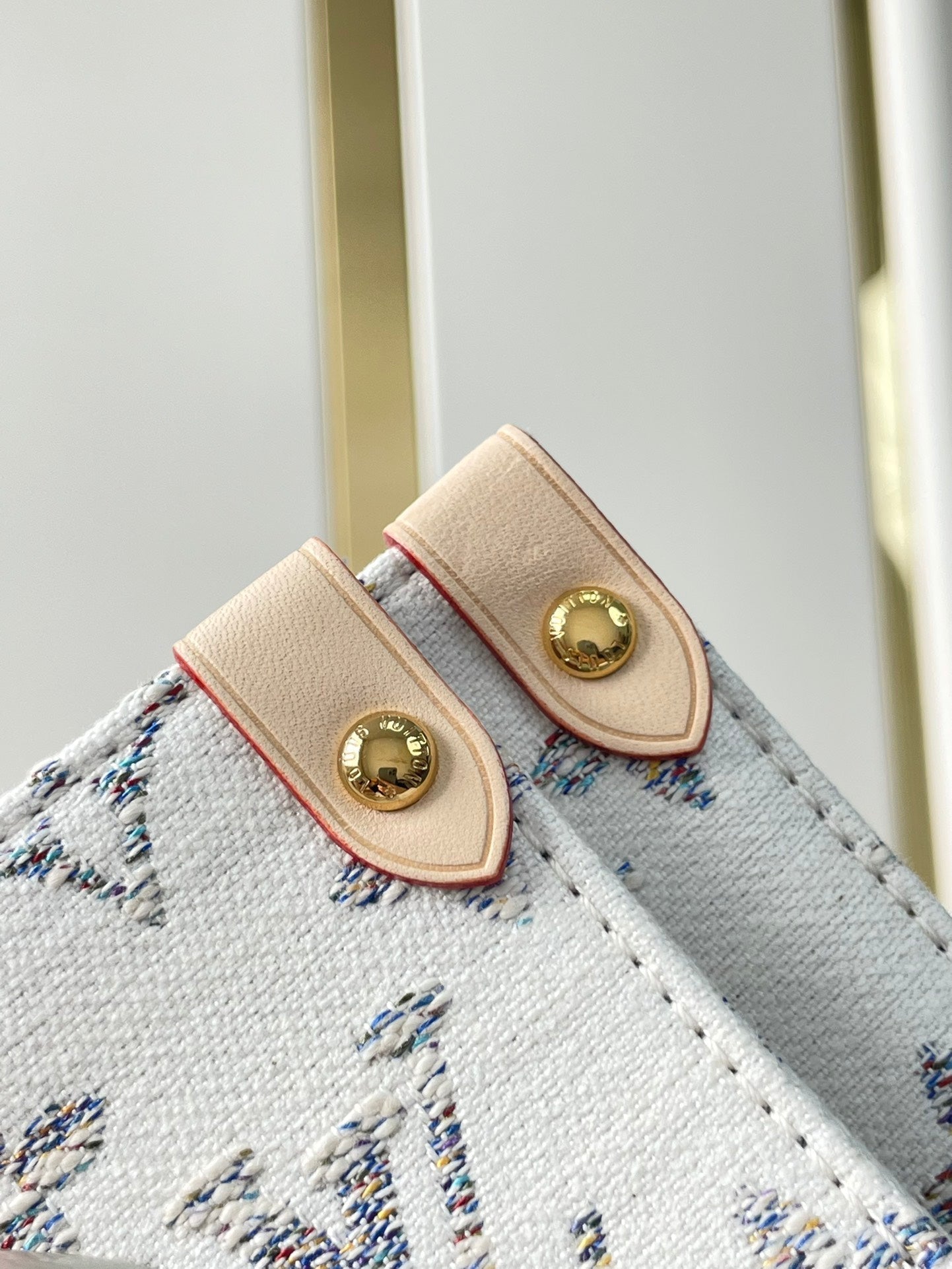 ONTHEGO MM 35 ホワイトモノグラムジャカード生地