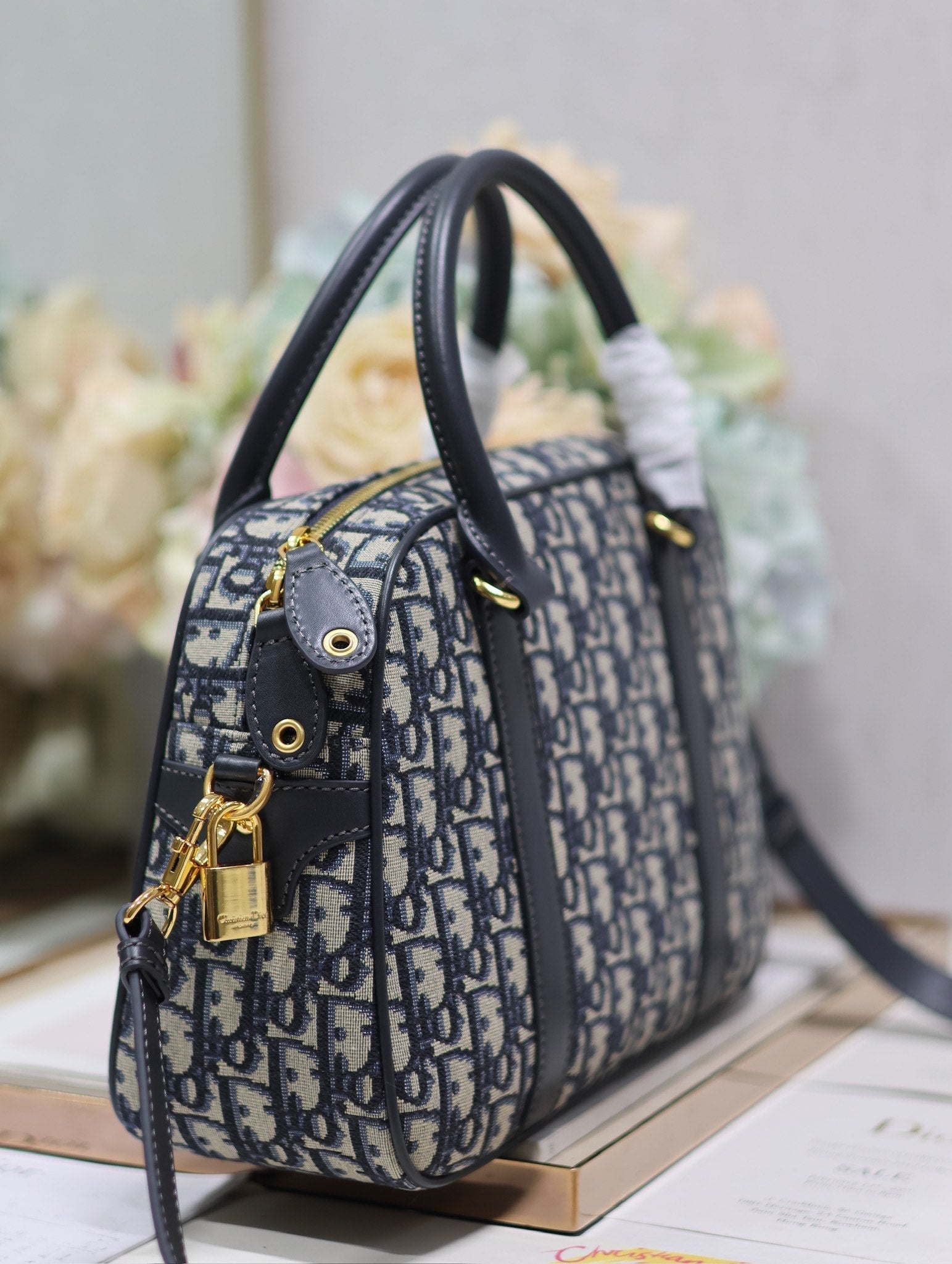 ミディアム 31 D-VIBE ボウリングバッグ（ブルーモノグラム オブリーク ジャカード）