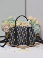 ミディアム 31 D-VIBE ボウリングバッグ（ブルーモノグラム オブリーク ジャカード）