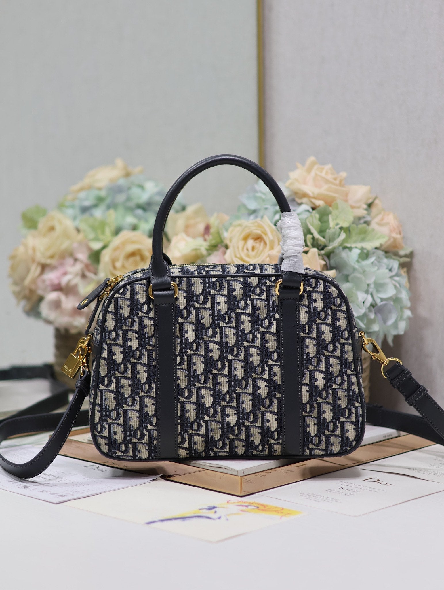 ミディアム 31 D-VIBE ボウリングバッグ（ブルーモノグラム オブリーク ジャカード）