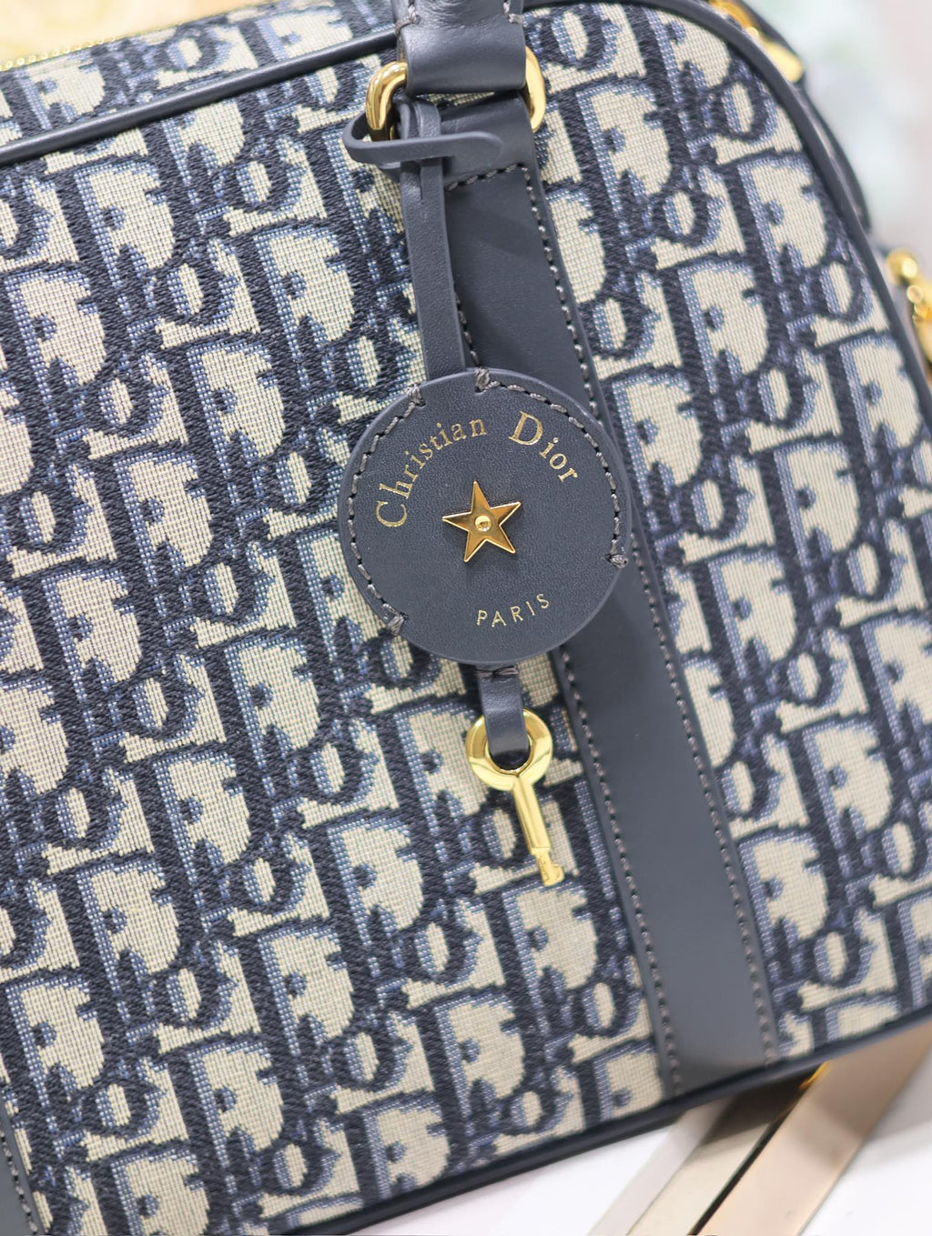 ミディアム 31 D-VIBE ボウリングバッグ（ブルーモノグラム オブリーク ジャカード）